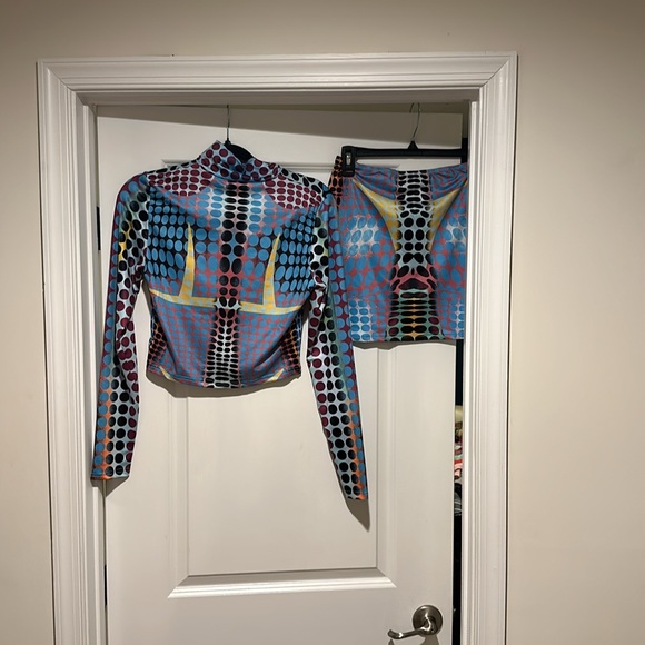 Colorful two piece - Picture 3 of 3